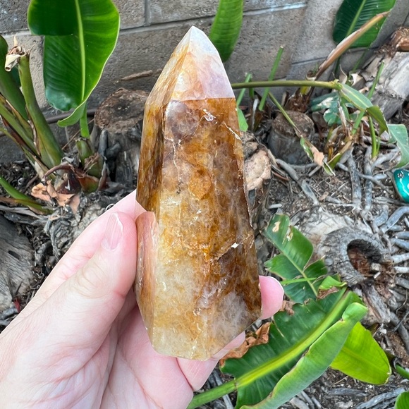 Golden Healer Crystal Tower - Picture 2 of 12